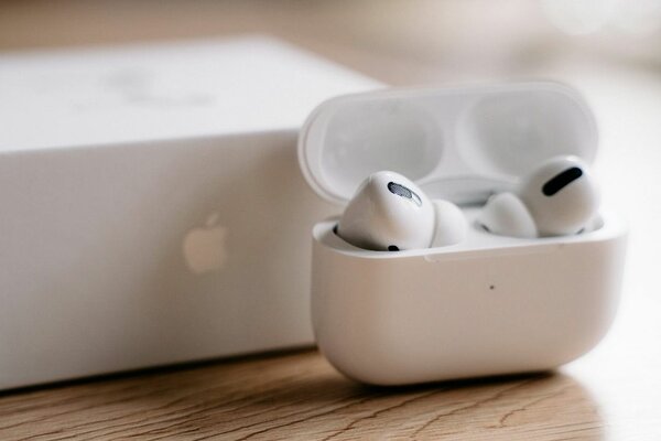 Original iPhone AirPods Pro 2