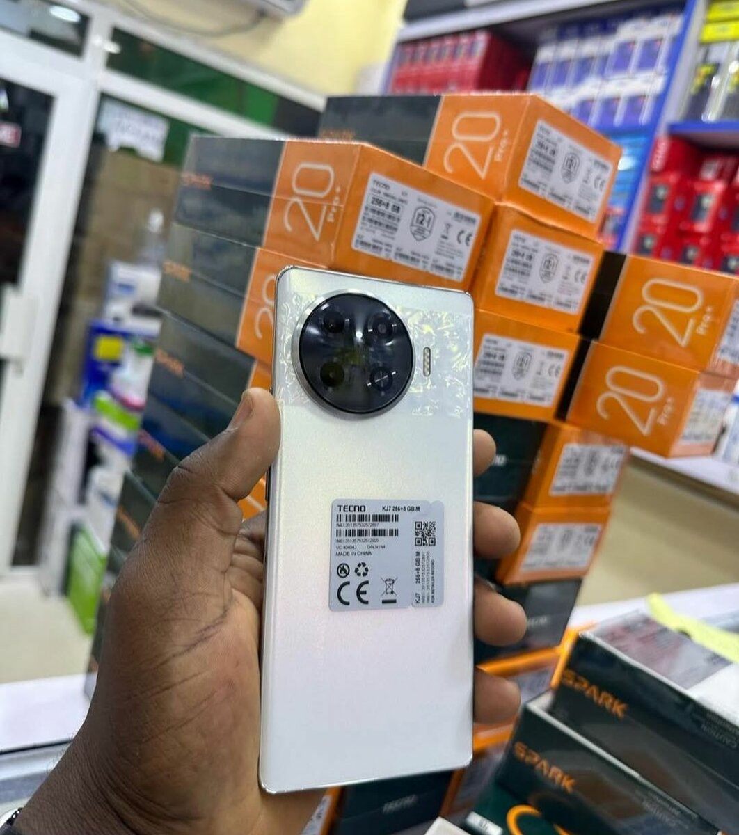 TECNO SPARK 20 PRO plus 256GB 16GB RAM première copie dubaï