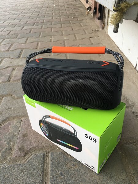 speaker speaker