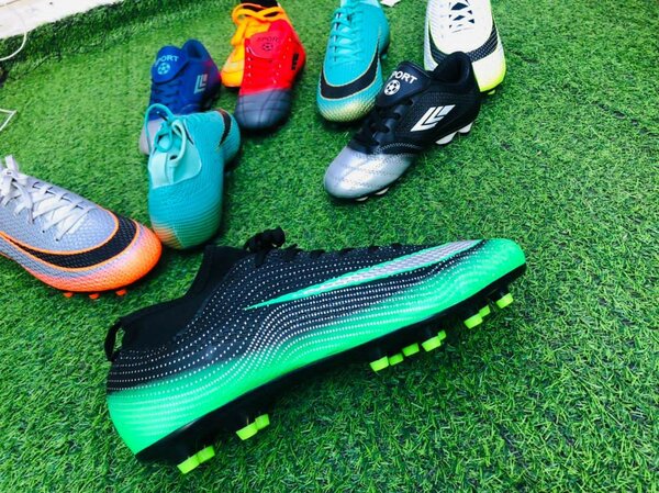 Kids soccer boots