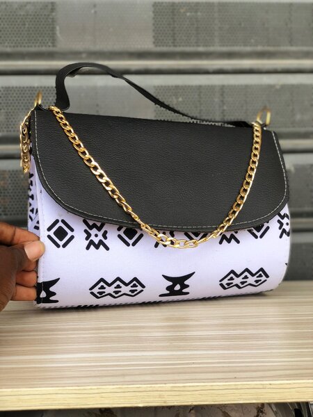 Sac à main élégant chaînes dorées