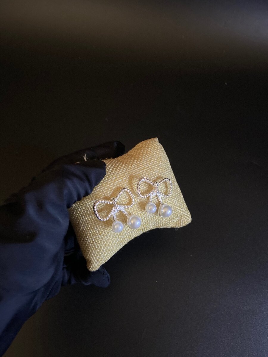 Bow earrings