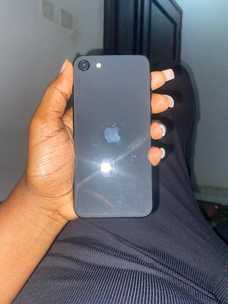 iPhone noir SE