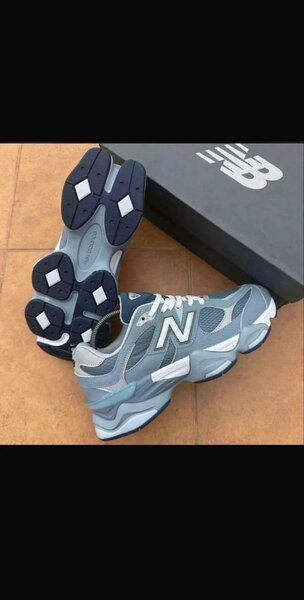 NEW BALANCE CLASSIC