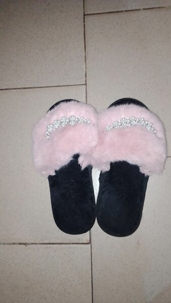 Chaussons en fausse fourrure élégants