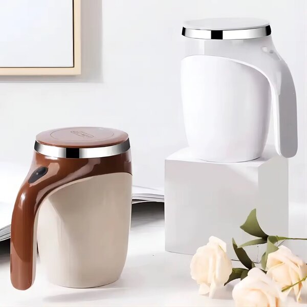 Tasse à café auto-mélangeante