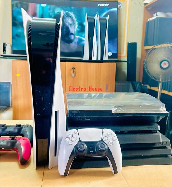 Ps5 standard 8jeux 2manettes