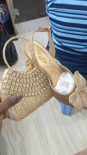 Pochette avec chaussures