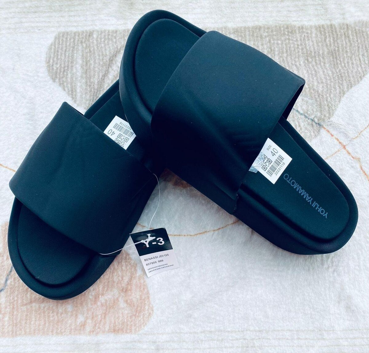 Y-3 slides that you can order with Eric Zedwide store