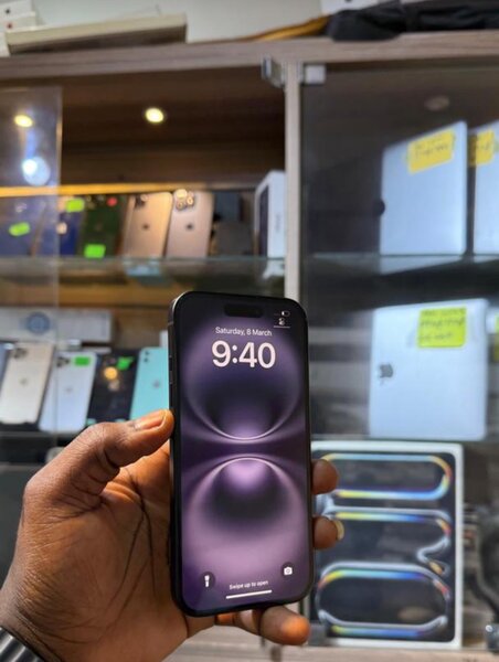 iPhone 16