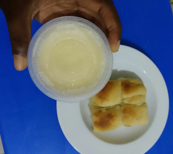 Pain fourré et lait caillé