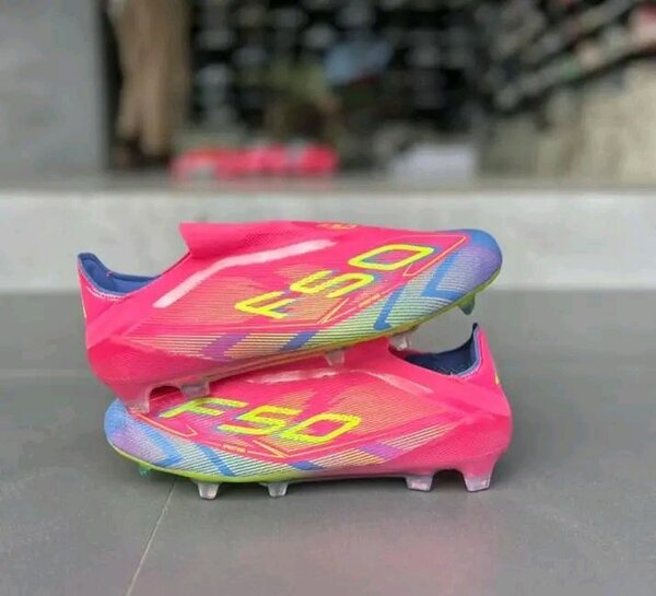 Chaussures de foot F50 légères
