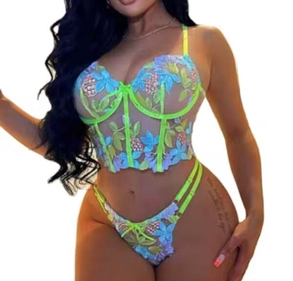 Ensemble lingerie brodé floral