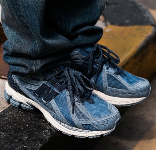NEW BALANCE SNEAKER