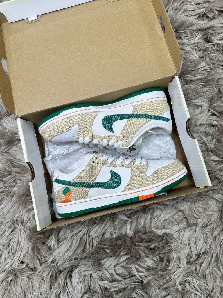 NIKE SB SNEAKER