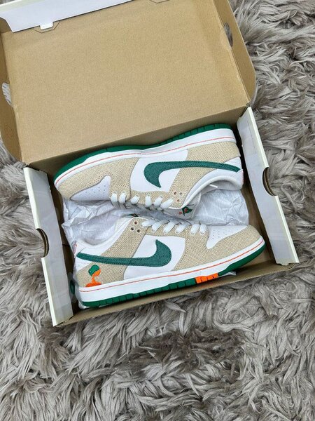 NIKE SB SNEAKER