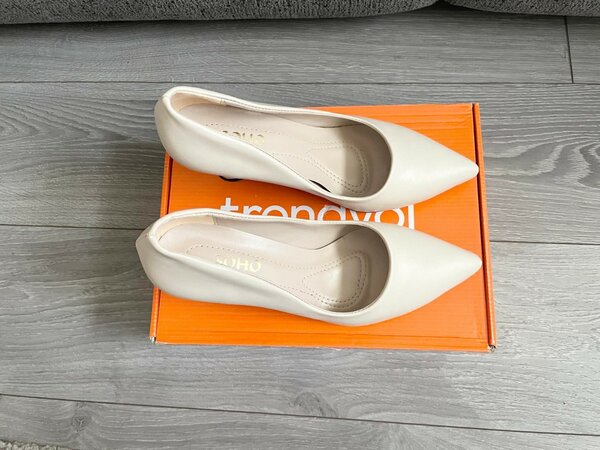 Dress shoe