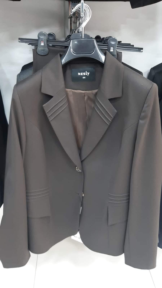 Suit brun