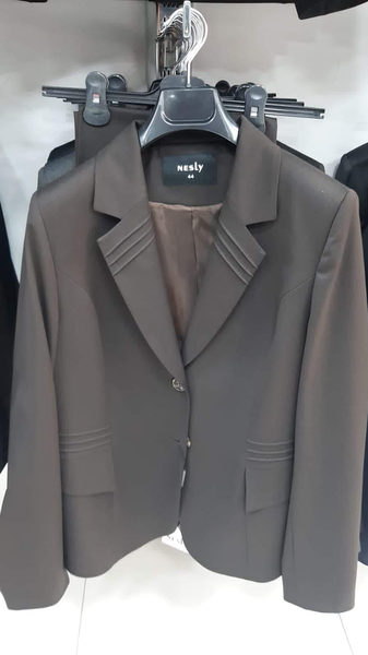 Suit brun