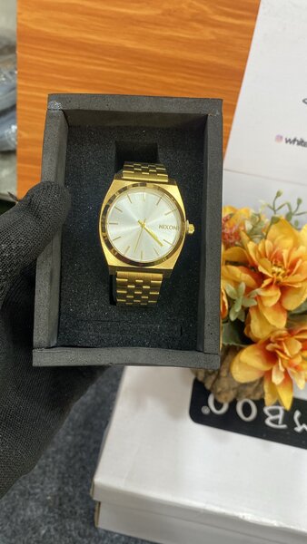Nixon watches
