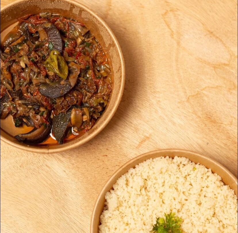 Escargot sauté - attiéké