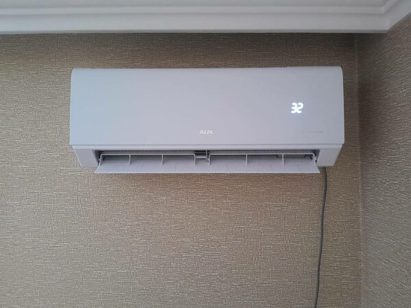 Aux inverter