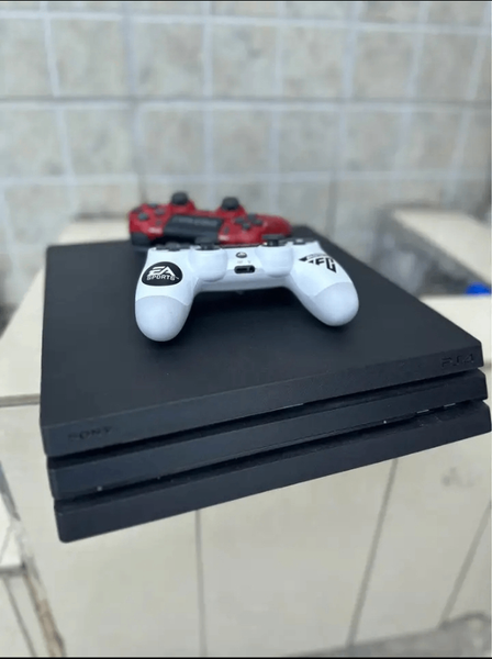 Console PS4 Pro avec Manettes