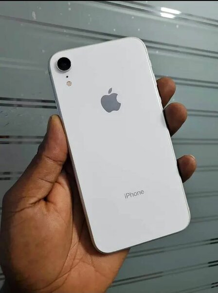 iPhone XR blanc 64GB débloqué