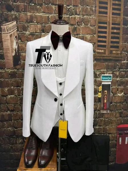 Suit blanc