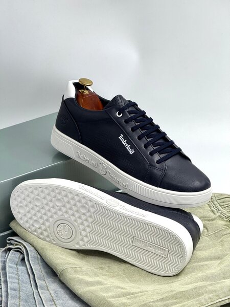 TIMBERLAND NAVY AND WHITE