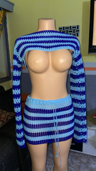 Ensemble en crochet bleu rayé