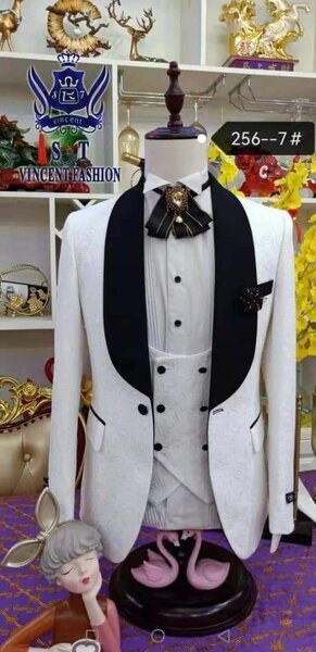 Costume de cérémonie élégant homme