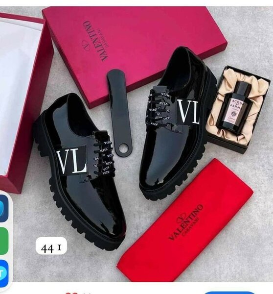 Dress shoe