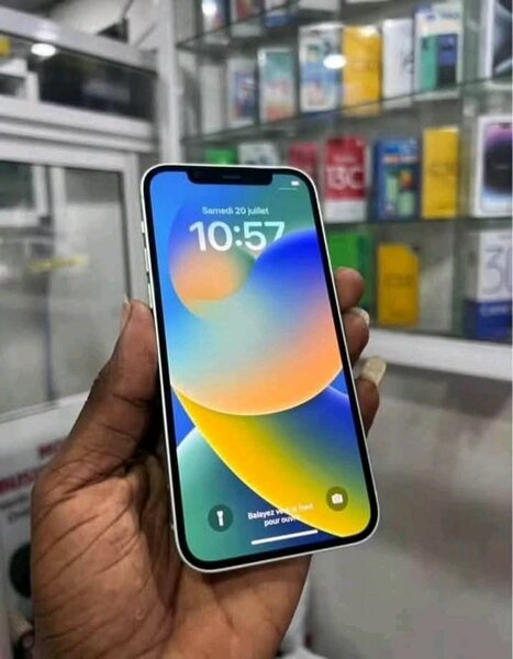 iPhone 12 Blanc - 64GB