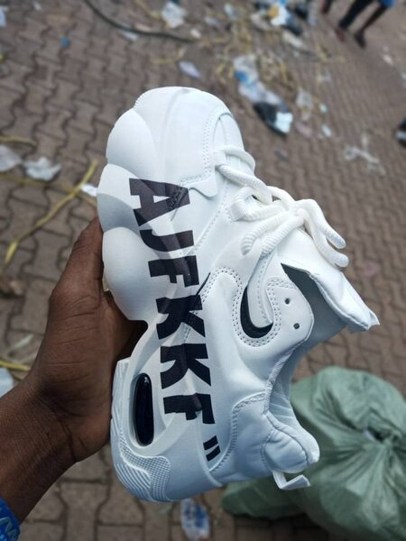 Sneaker