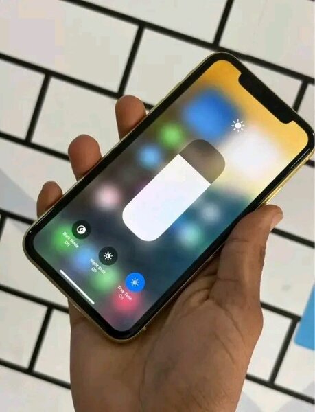 iPhone 11 Jaune 64 Go