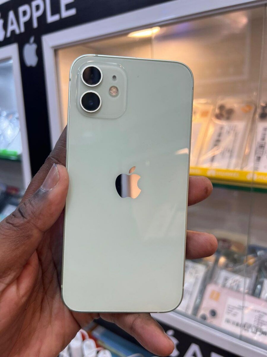 iPhone 12 simple