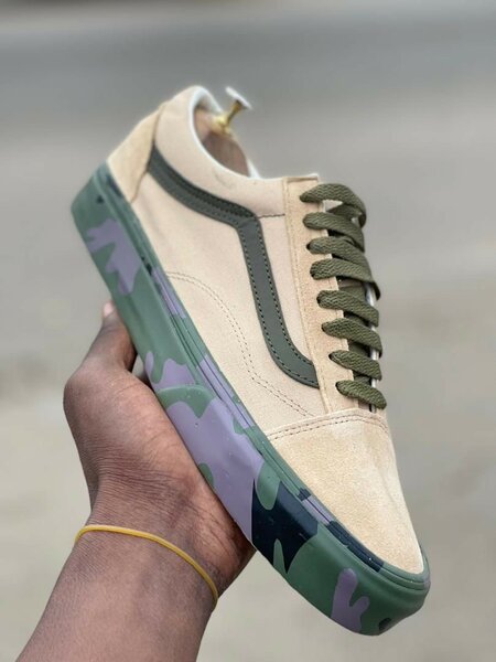 Vans hot school