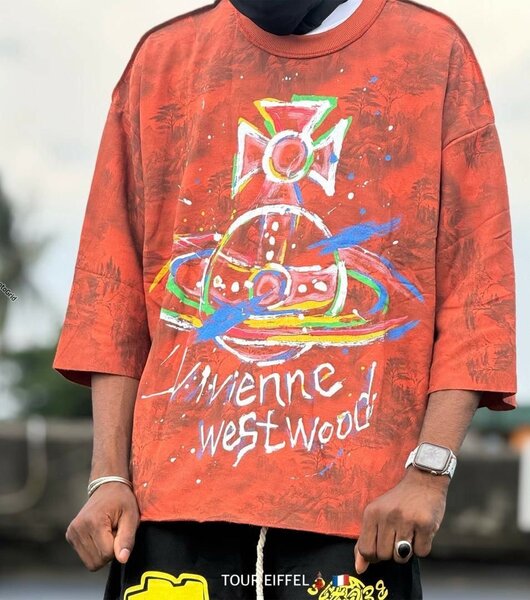 T-shirt graphique moderne