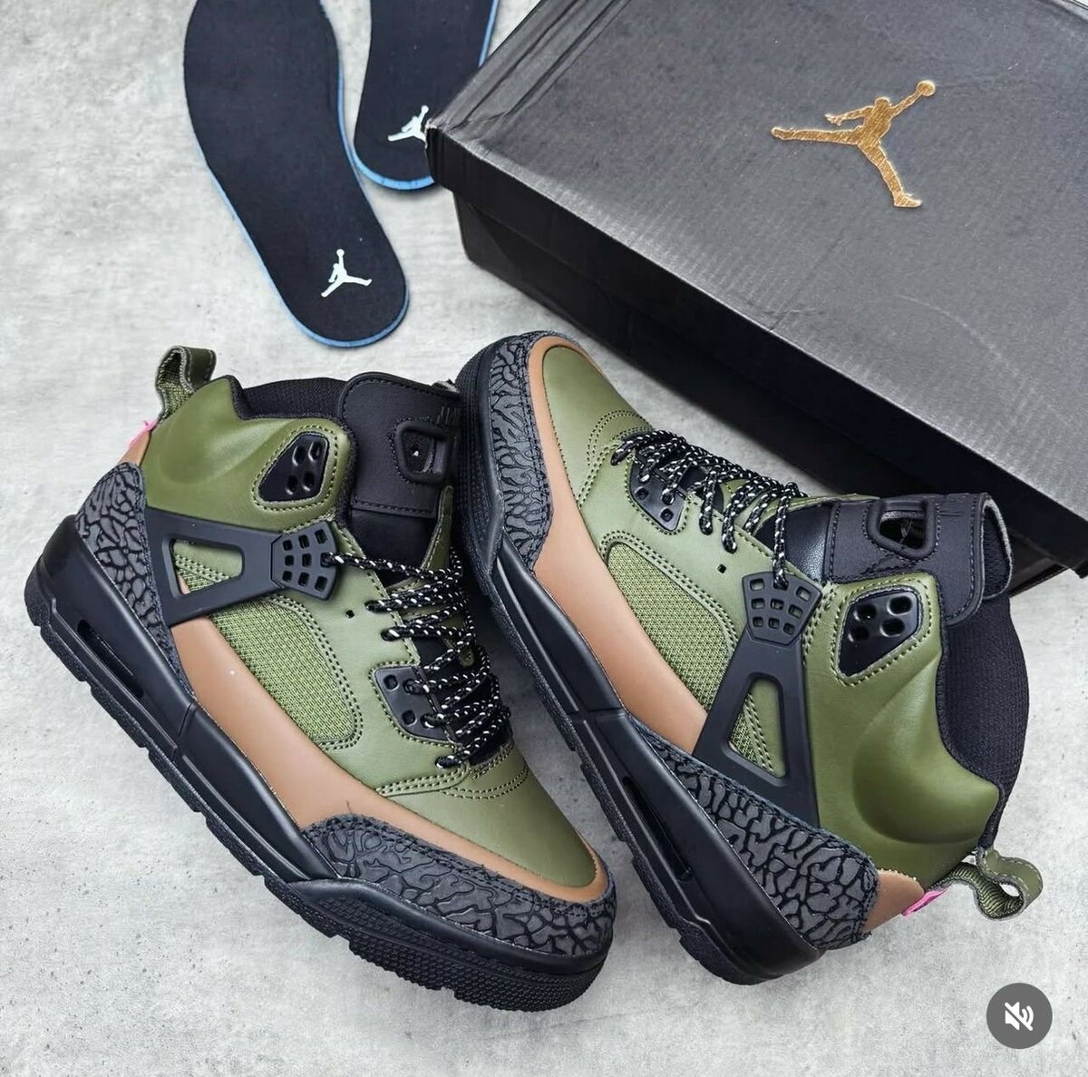 AIR JORDAN SNEAKER