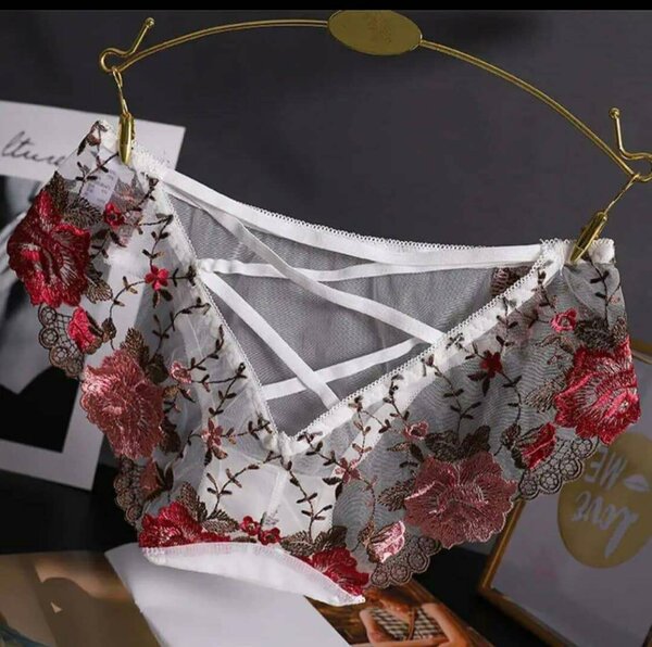 Culotte Dentelle Florale Féminine