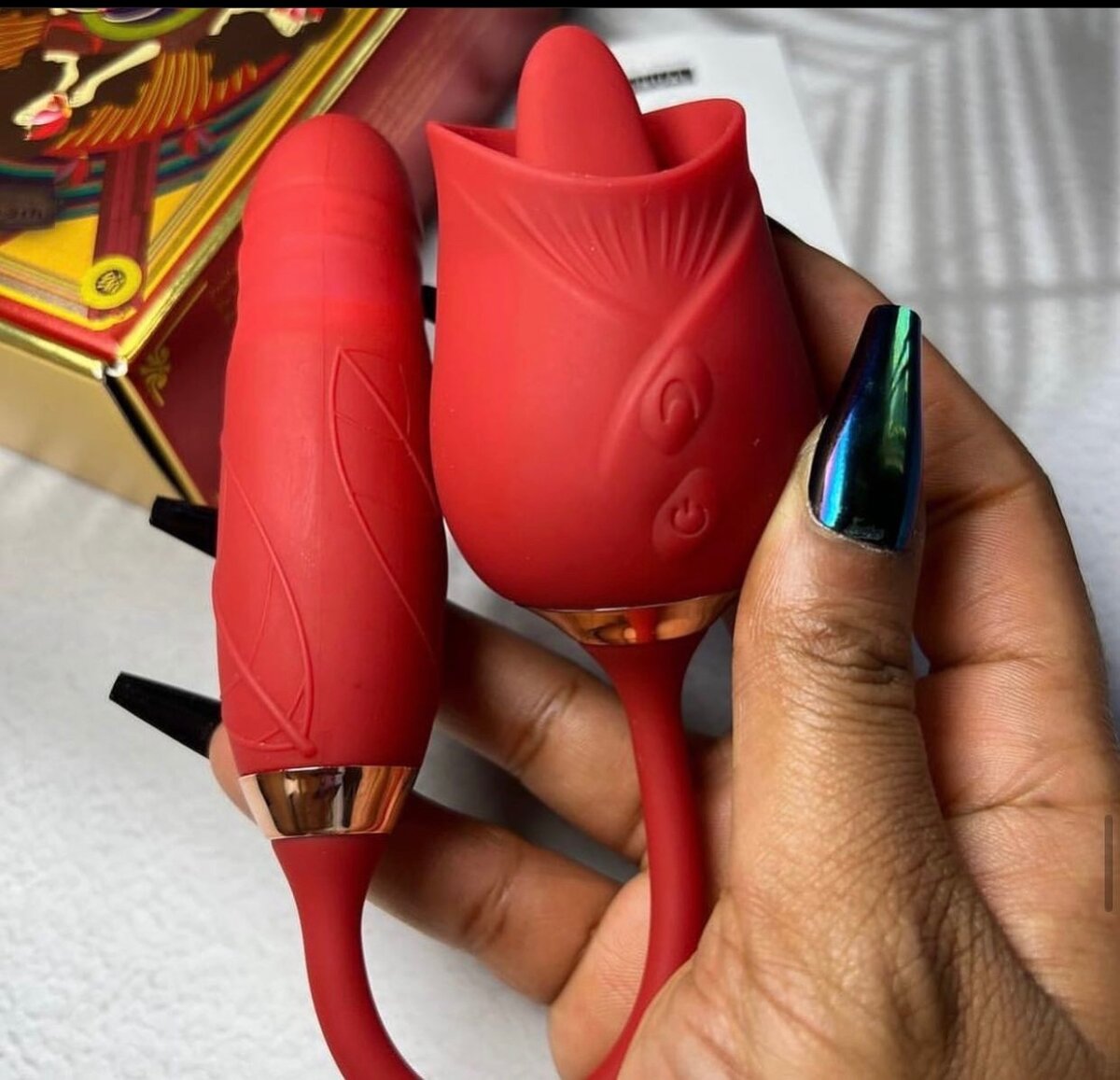 Dual rose vibrator