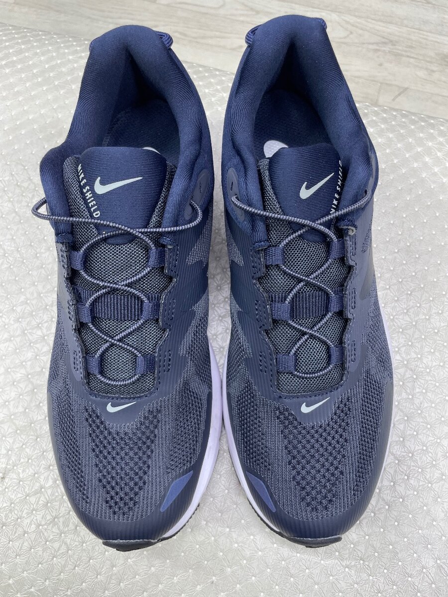 Nike  shield