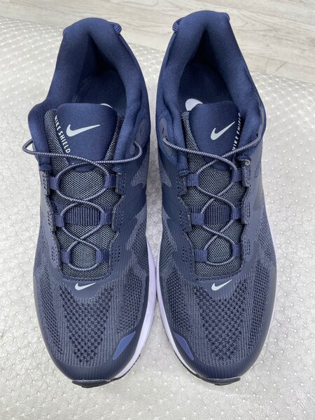 Nike  shield