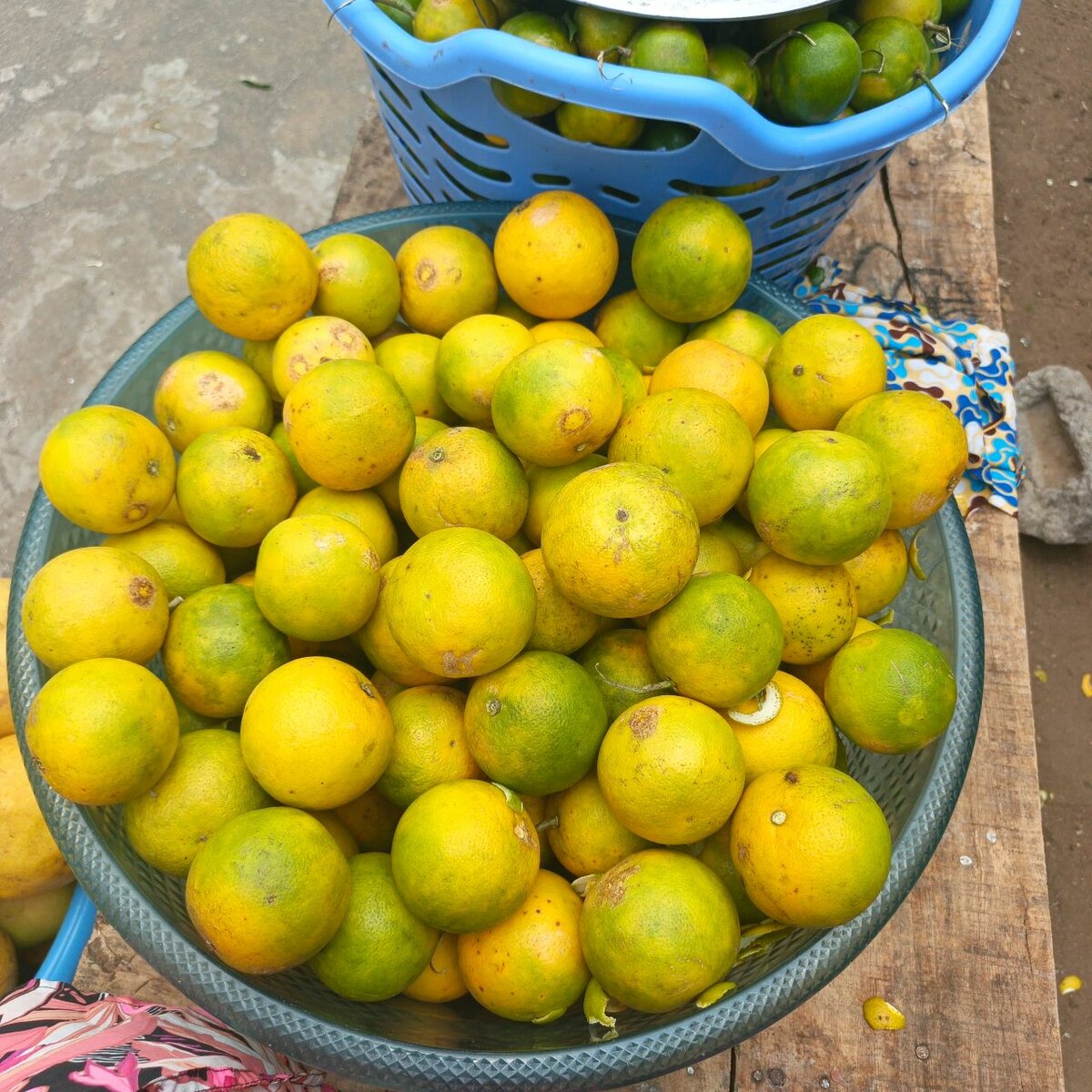 Oranges fraîches non pelées