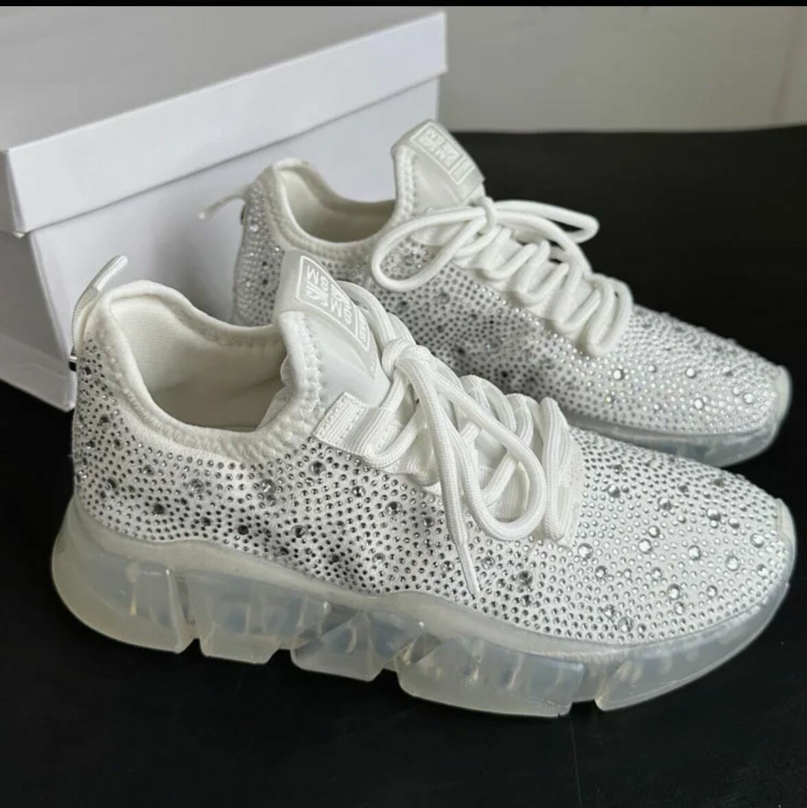 Ladies sneakers
