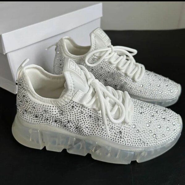 Ladies sneakers