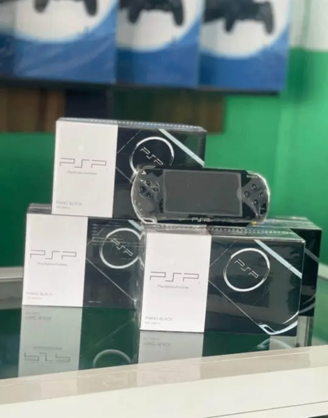 Console Portable PSP avec Accessoires