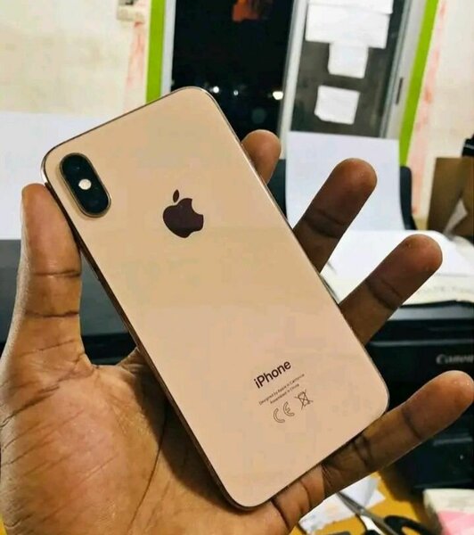 iPhone XS Or 64 Go