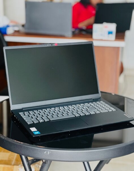 Lenovo v15